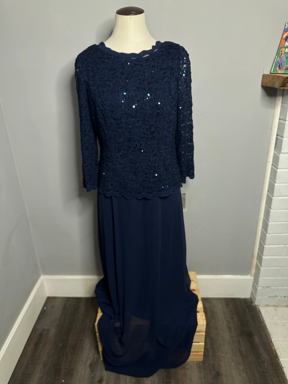 Alex Evenings Sequin Lace Chiffon Gown V-Neck Back Navy Mock Two Piece Size 10